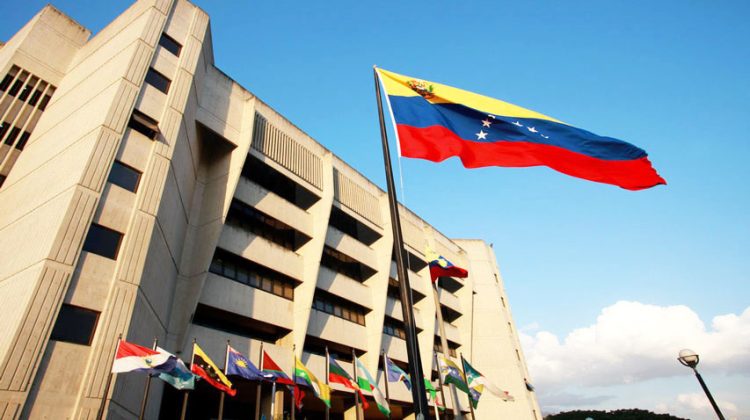 3 TSJ suspendió