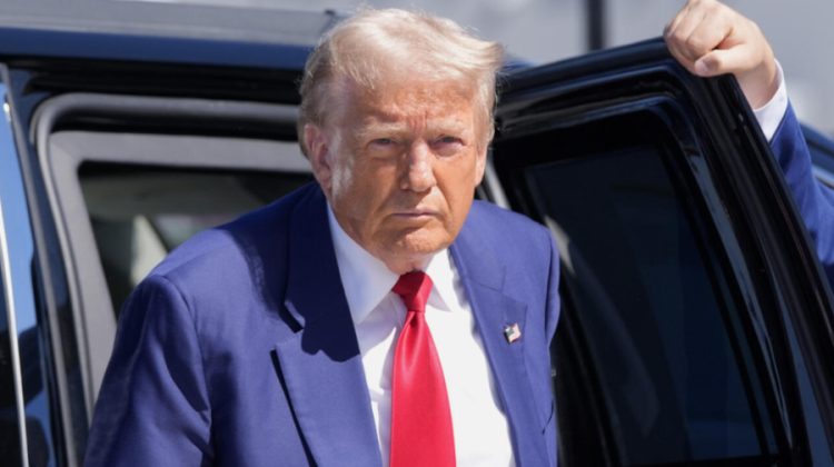 3 Trump firma