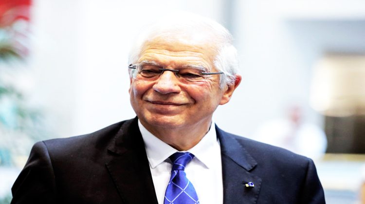 Borrell renuncia a su acta de eurodiputado y sigue de ministro e