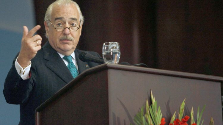 EL EXPRESIDENTE COLOMBIANO ANDRÉS PASTRANA PRONUNCIA UNA CONFERENCIA EN CARACAS