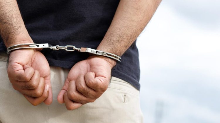 4 Detienen en Ecuador dos personas