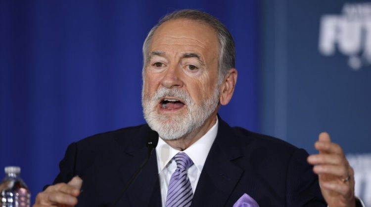 4 mike-huckabee-embajador