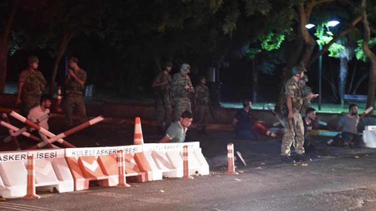 Turkish security officers detain police officers on the side of the road on July 15, 2016 in Istanbul, during a security shutdown of the Bosphorus Bridge. Turkish Prime Minister Binali Yildirim on July 15 denounced what he said was an "illegal attempt" by elements in the military after bridges were partially shut down in Istanbul and jets flew low over Ankara. "We are working on the possibility of an attempt. We will not allow this attempt," he told NTV television by telephone, without expanding on the nature of the move but saying it was by a group in the Turkish military.   / AFP PHOTO / BULENT KILIC