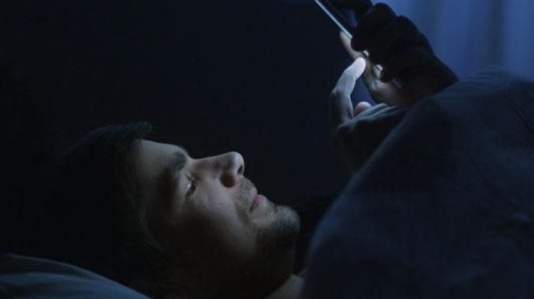 45_016_15_man_is_using_a_phone_in_bed_crop1534358853158.jpg_575401043