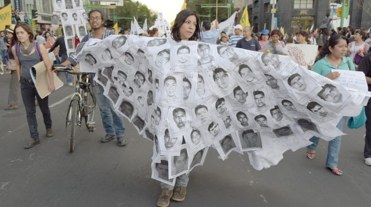 15,000 march against disappearance of Ayotzinapa students