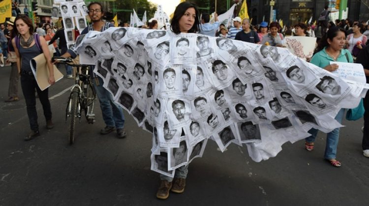 15,000 march against disappearance of Ayotzinapa students