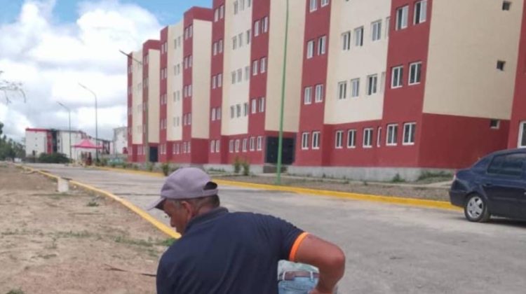 8bba8889-1820-40c9-8d01-aa6b0210aee9