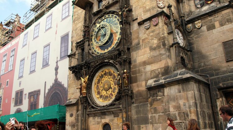 96.--reloj-astronomico-en-el-ayuntamiento-de-la-ciudad-vieja.-b