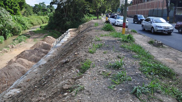 Afaltado de la Av. Victor Baptista 1