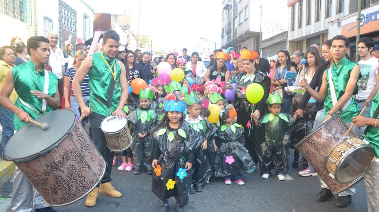 Alejandra Ávila - Inicio de Carnavales Melanie Klein