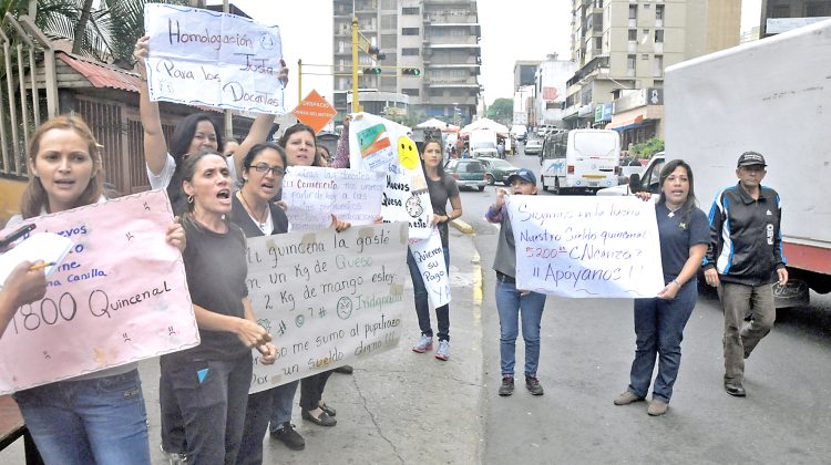 Alejandra Ávila - Protesta de maestras en el Savil