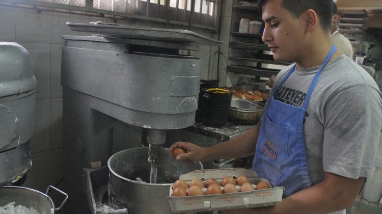 Alejandra Ávila - Huevos