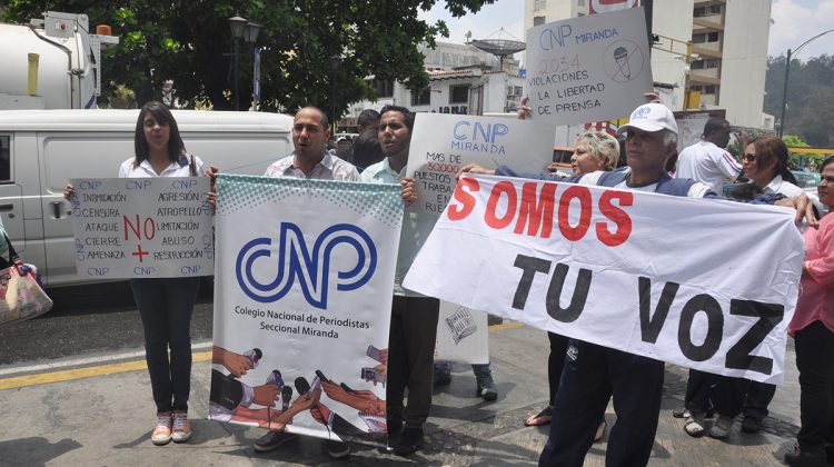 Alejandra Ávila - Pancartas de periodistas
