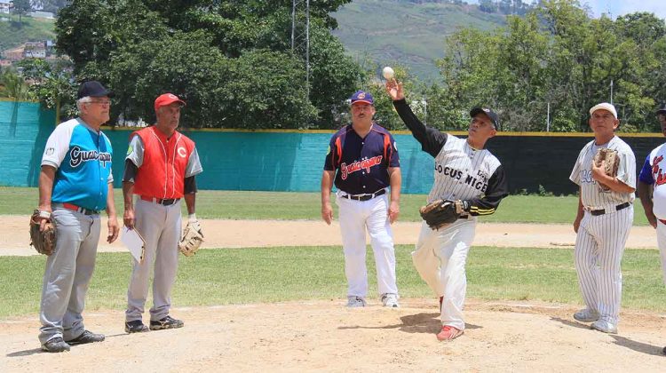 Ali Oliveros inauguró y ganó el juego