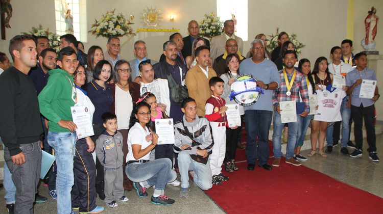 Atlertas y concejales posaron juntos para Avance