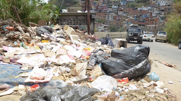BASURA BARRIO LAS MINAS
