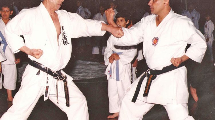Berman Hernández prepara a buenos karatekas