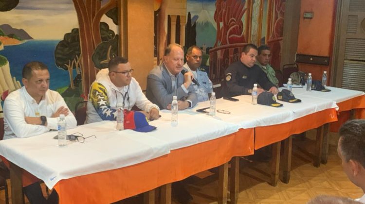 Bernado-Calvo-y-la-policía