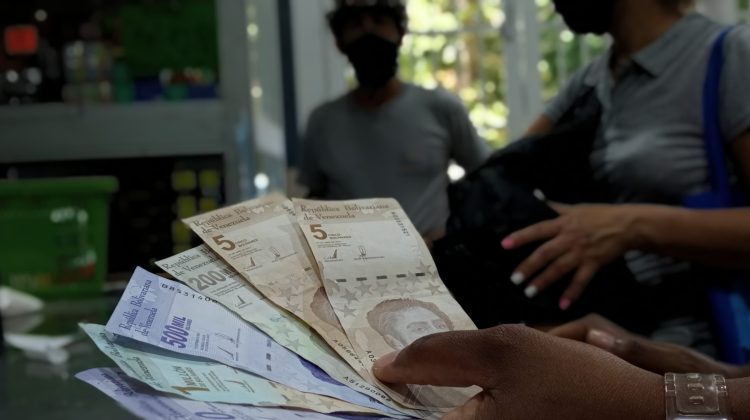 Billetes nuevos y viejos