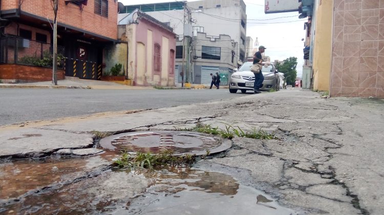 Bote-calle-El-Liceo-1