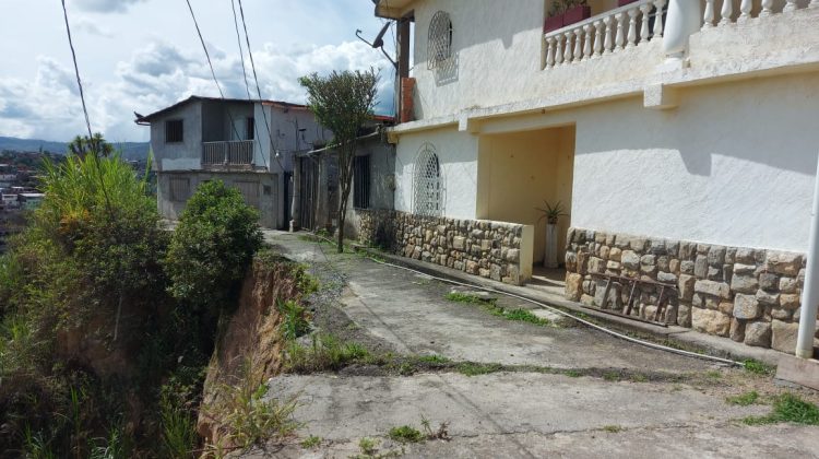 Calle La Ceiba. Urb El Bosque