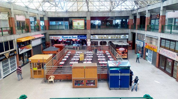 Centro comercial la Hoyada