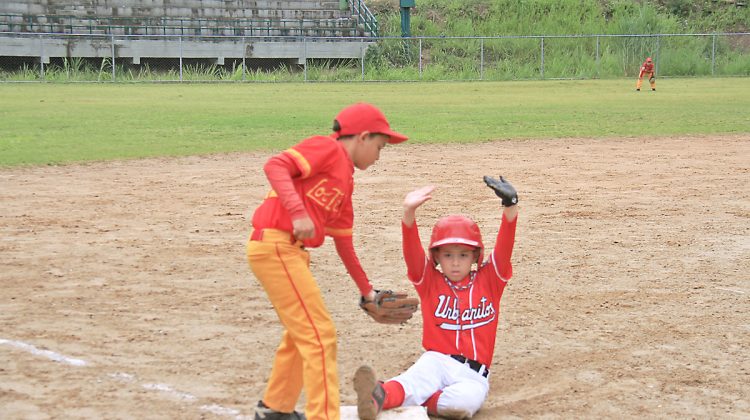 Cuatro juegos candela del beisbol menor en El Paso