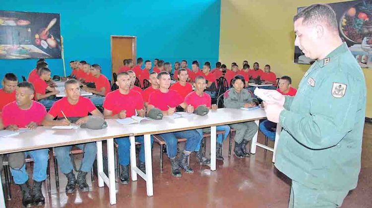 DICTAN CHRLA DIA DEL AMBIENTE