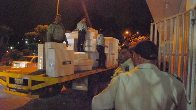 DL-DECOMISARON ZAPATOS POLIGUAICAIPURO