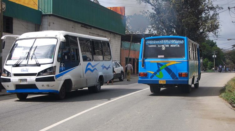 DL-EN LA CARRETERA VIEJA EL HAMPA NO FALLA A LAS CAMIONETICAS