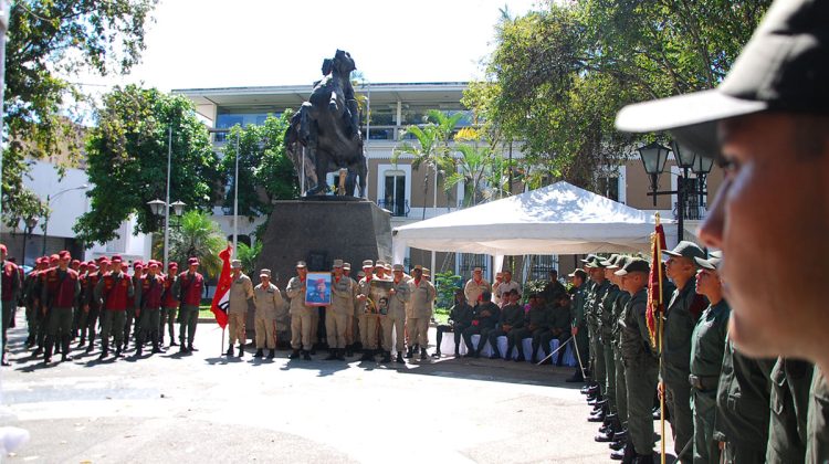 DL-GNB EN LA PLAZA BOLIVAR1