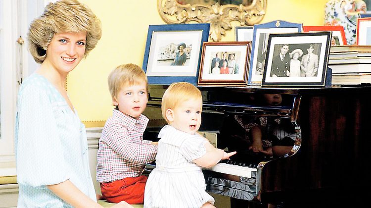 UNITED KINGDOM - OCTOBER 04:  Diana, Princess of Wales with her sons, Prince William and Prince Harry, at the piano in Kensington Palace  (Photo by Tim Graham/Getty Images)