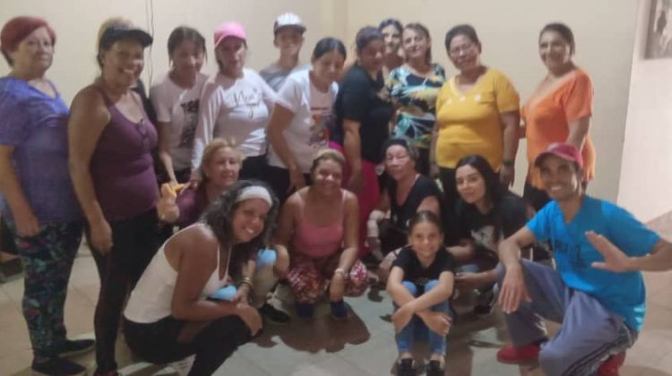EQUIPO-DE-LA-CASA-DE-LOS-ABUELOS