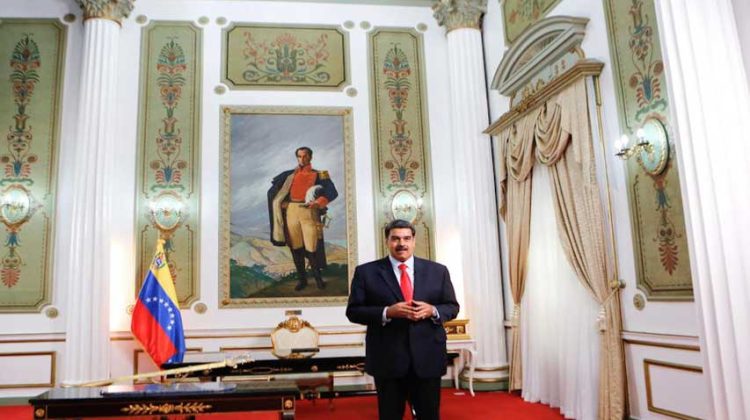 El Presidente Maduro en su despacho en el Palacio de Miraflores