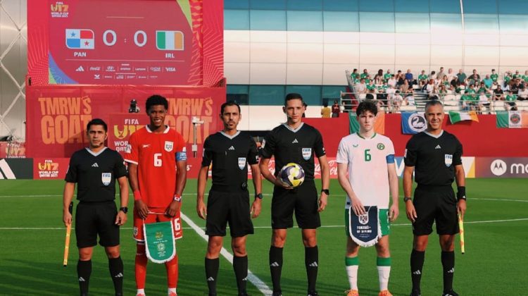 El-equipo-de-arbitros-venezolanos-esta-conformado-por-Yender-Herrera-como-arbitro-principal-y-Antoni-Garcia-y-Erizon-Nieto-como-asistentes-Foto-Archivo (1)