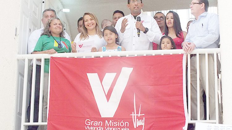 El ministro de vivienda