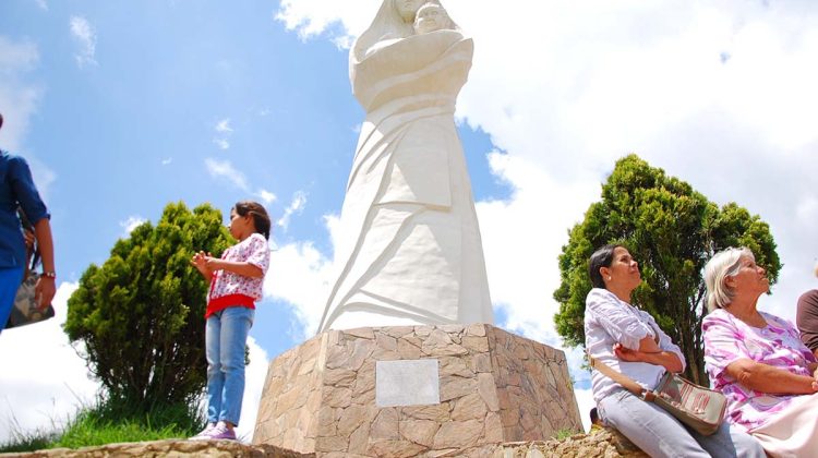 El monumento de la virgen del Carmen es uno de los mayores atractivos de El Jarillo