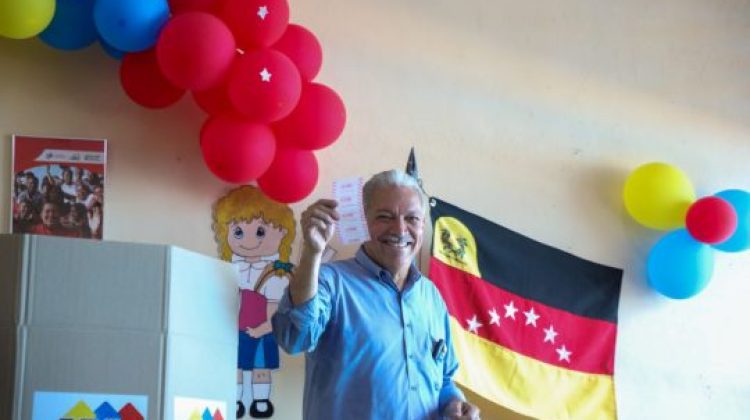 Elio votó en la UE