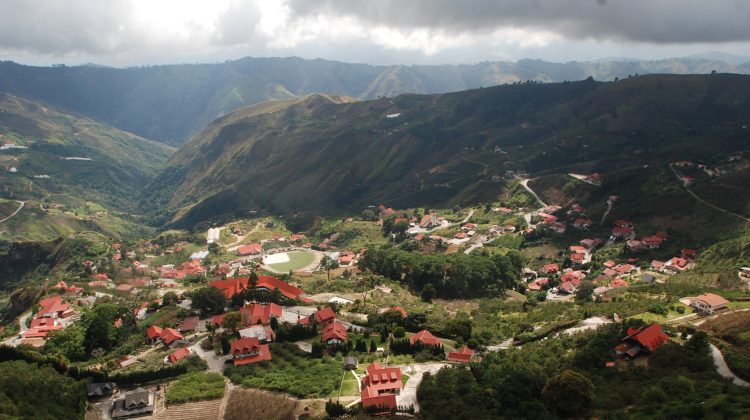 Entre majestuosas montañas ha prosperado la principal potencia agrícola del país (Alexander Offerman)