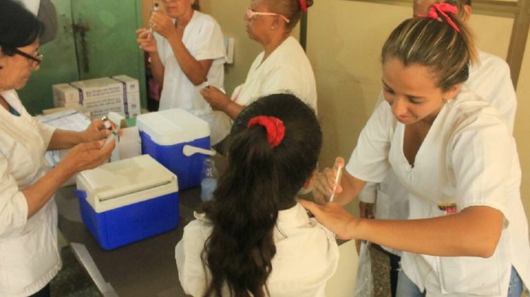 Estudiantes de primaria vacunacion