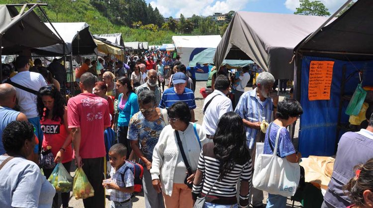 FANNY ROMERO- SEIS MIL PERSONAS COMPRARON EN EL MERCADITO MIRANDA