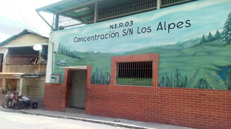 Fachada Escuela los Alpes AP