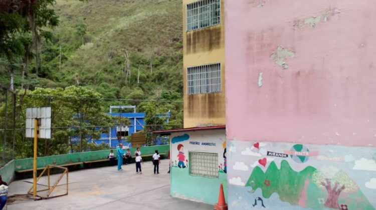 Fachada Manuela Sáenz