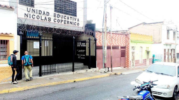 Fachada Nicolas Copernico