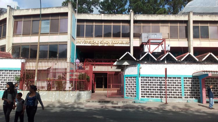 Fachada Simon rodriguez