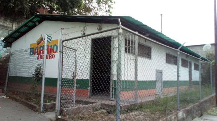 Fachada consultorio Barrio adentro
