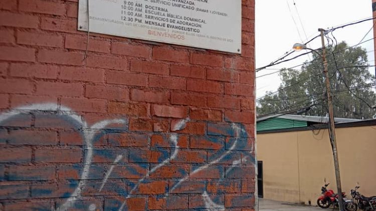 Fachada de iglesia