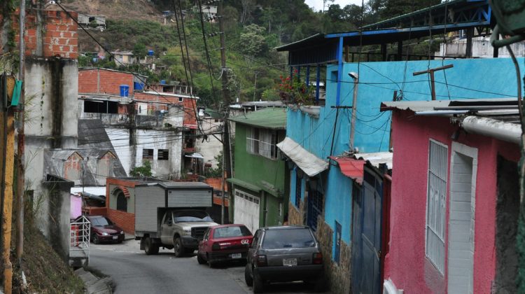 Falta de luminarias dejan las calles en penumbra Falta de luminarias dejan las calles en penumbra