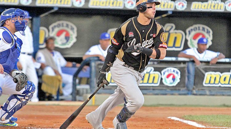 Juego entre Leones del Caracas vs Magallanes