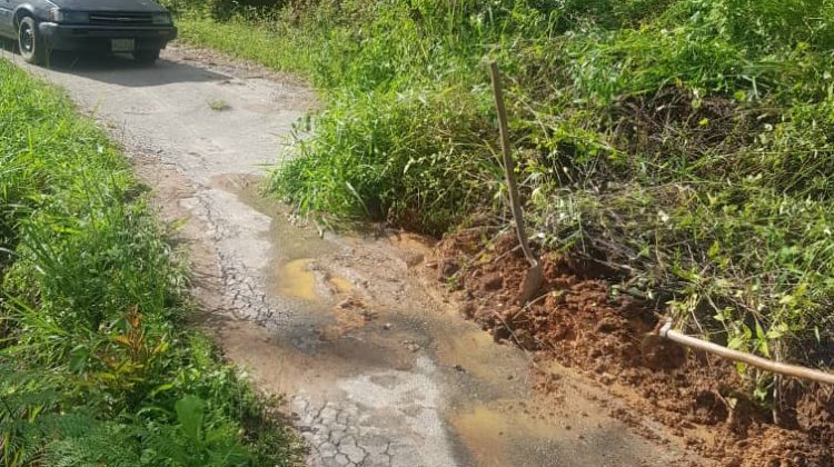 Foto Un derrumbe les amenaza y los arrincona hacia un barranco